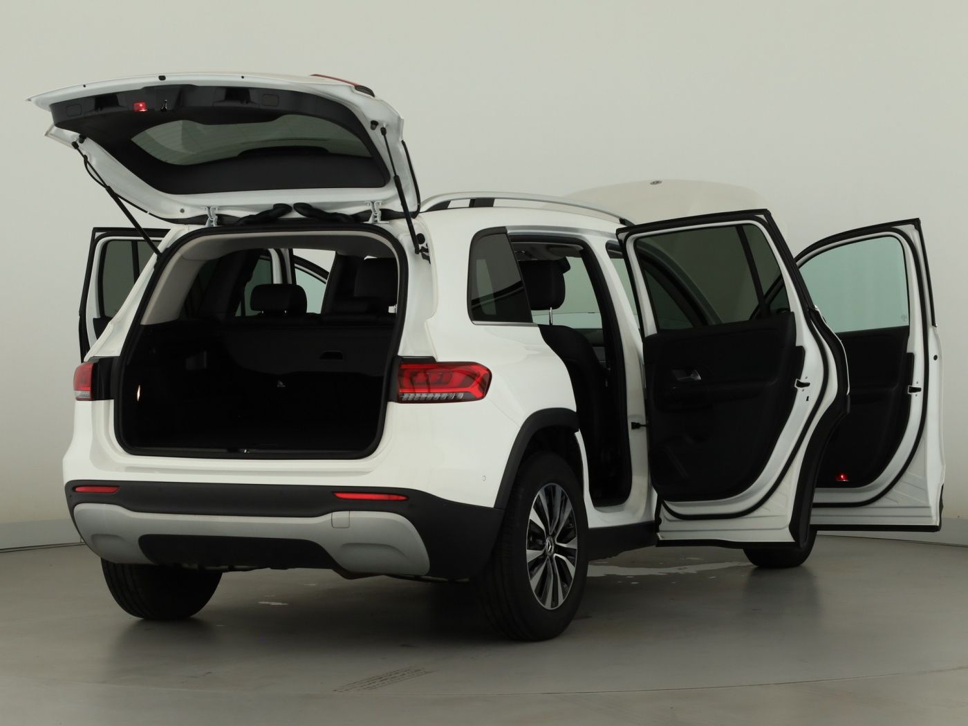 Mercedes-Benz GLB 200 2022 г. Белый, пробег 34583 км