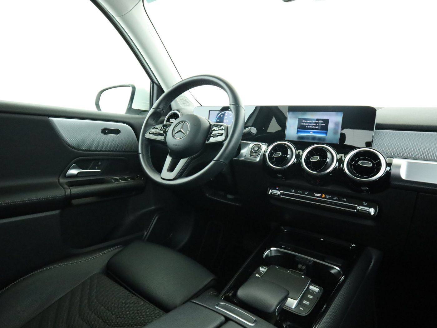 Mercedes-Benz GLB 200 2022 г. Белый, пробег 34583 км