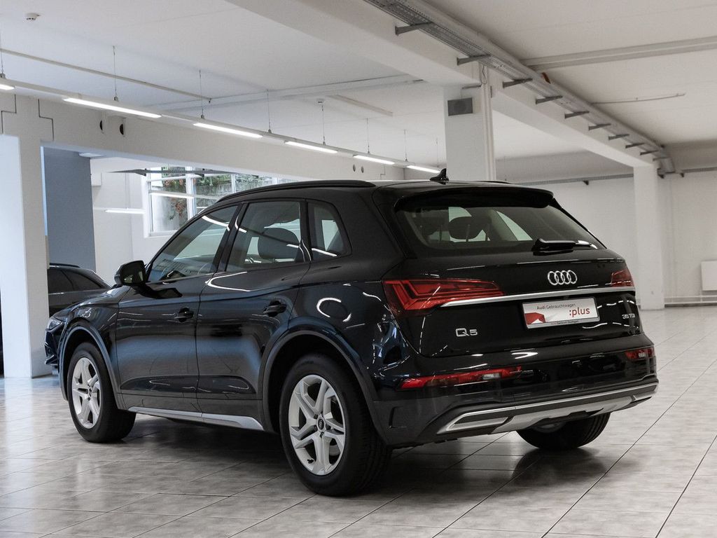 Audi Q5 2023 г. Чёрный, пробег 50046 км