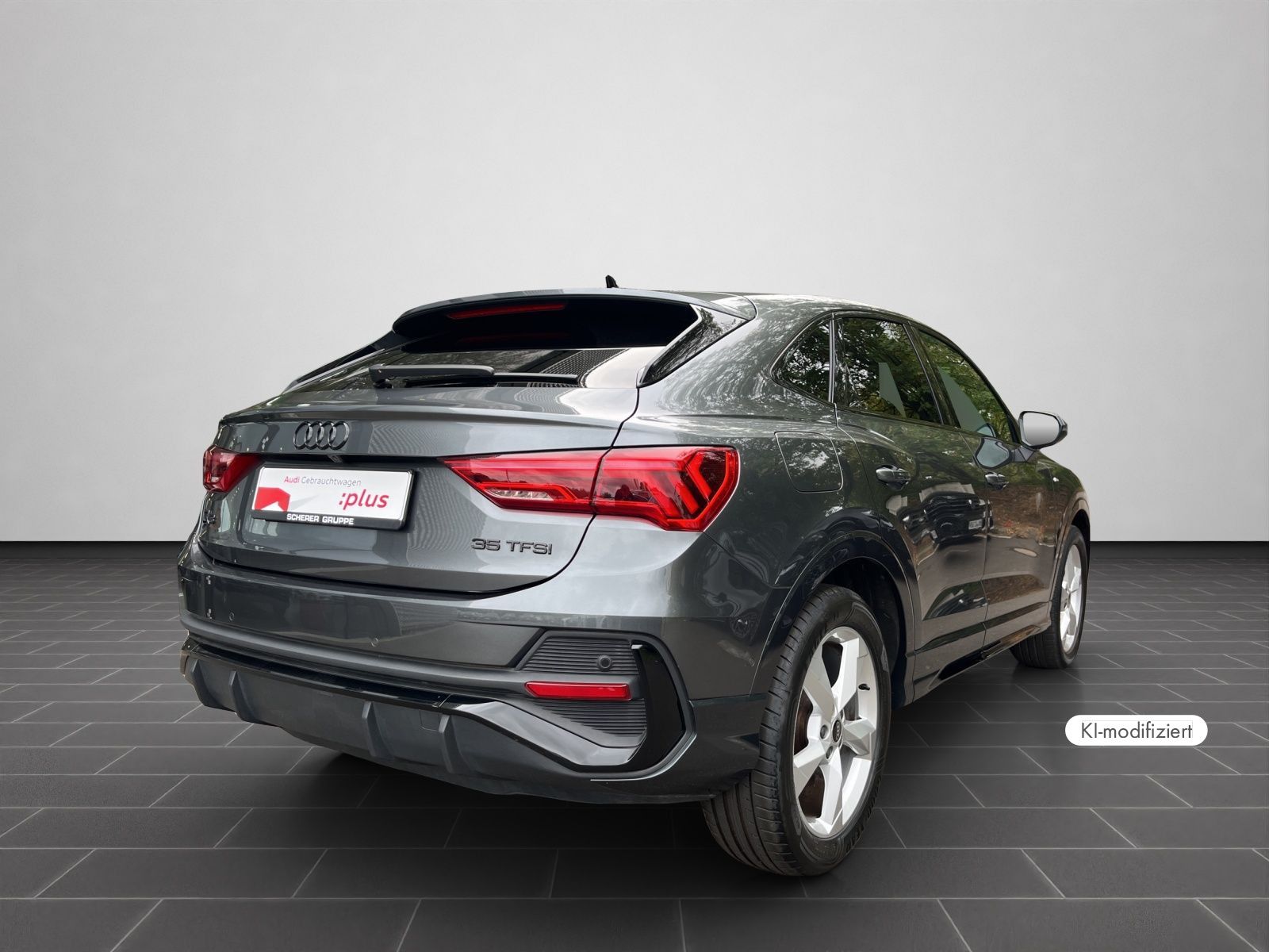 Audi Q3 2023 г. Серый, пробег 55900 км