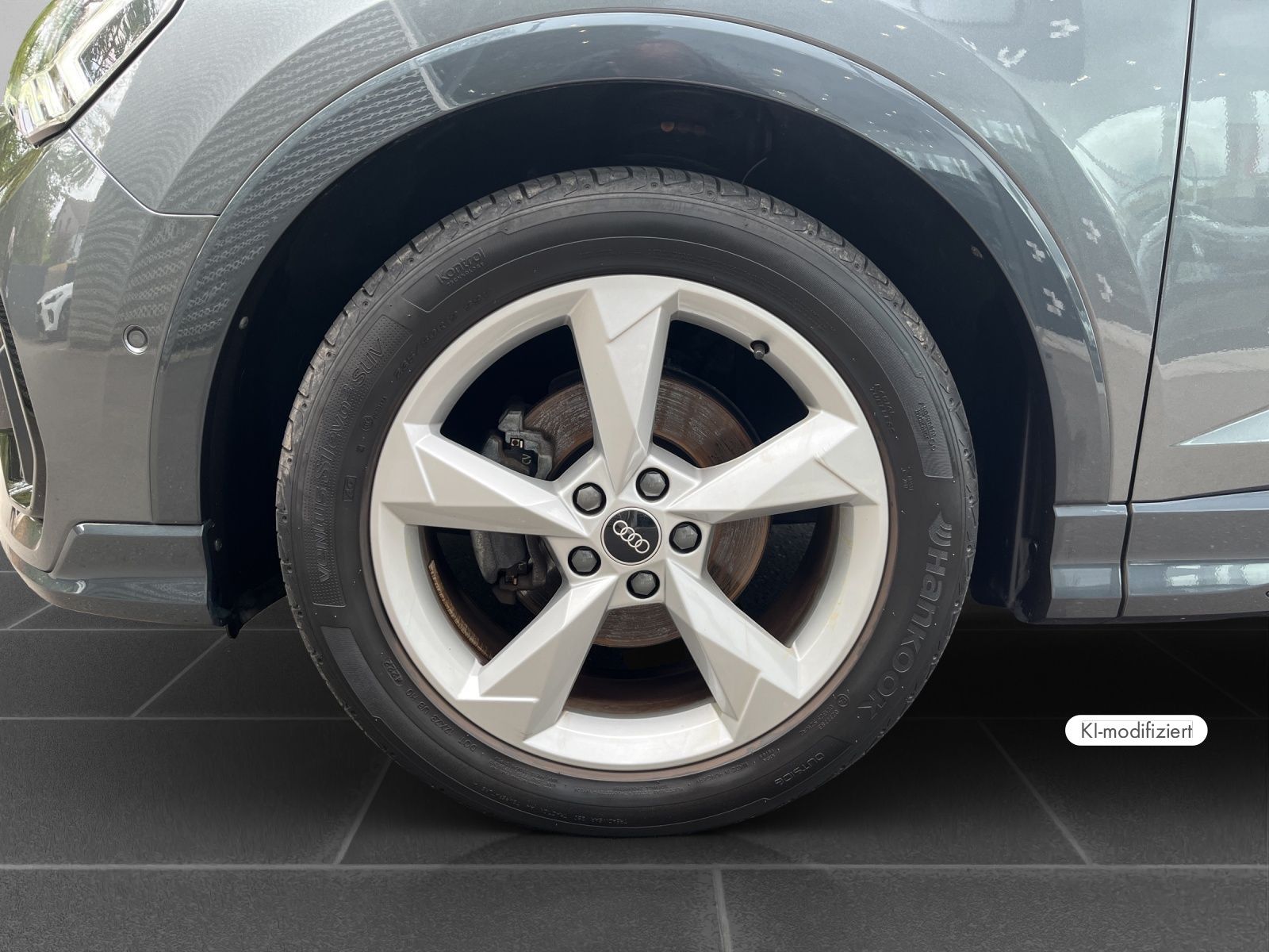 Audi Q3 2023 г. Серый, пробег 55900 км