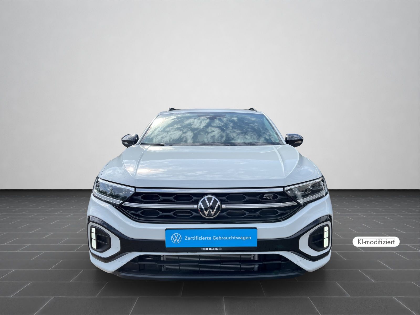 Volkswagen T-Roc 2023 г. Белый, пробег 52700 км