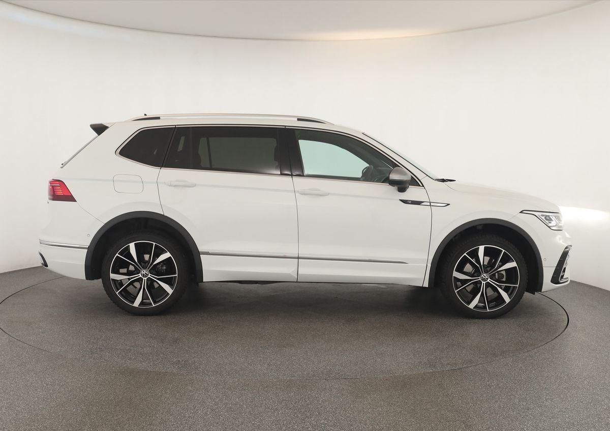Volkswagen TIGUAN ALLSPACE 2024 г. Белый, пробег 41200 км