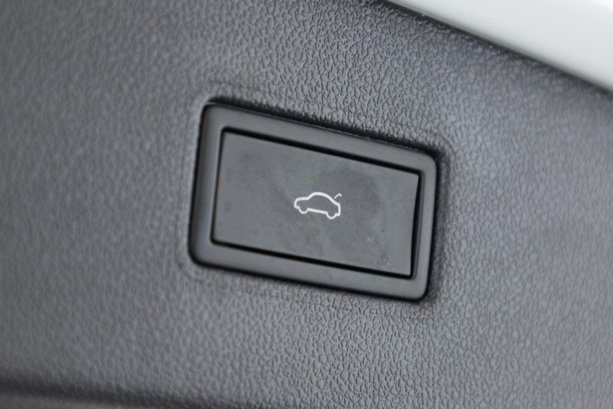 Volkswagen TIGUAN ALLSPACE 2024 г. Белый, пробег 41200 км