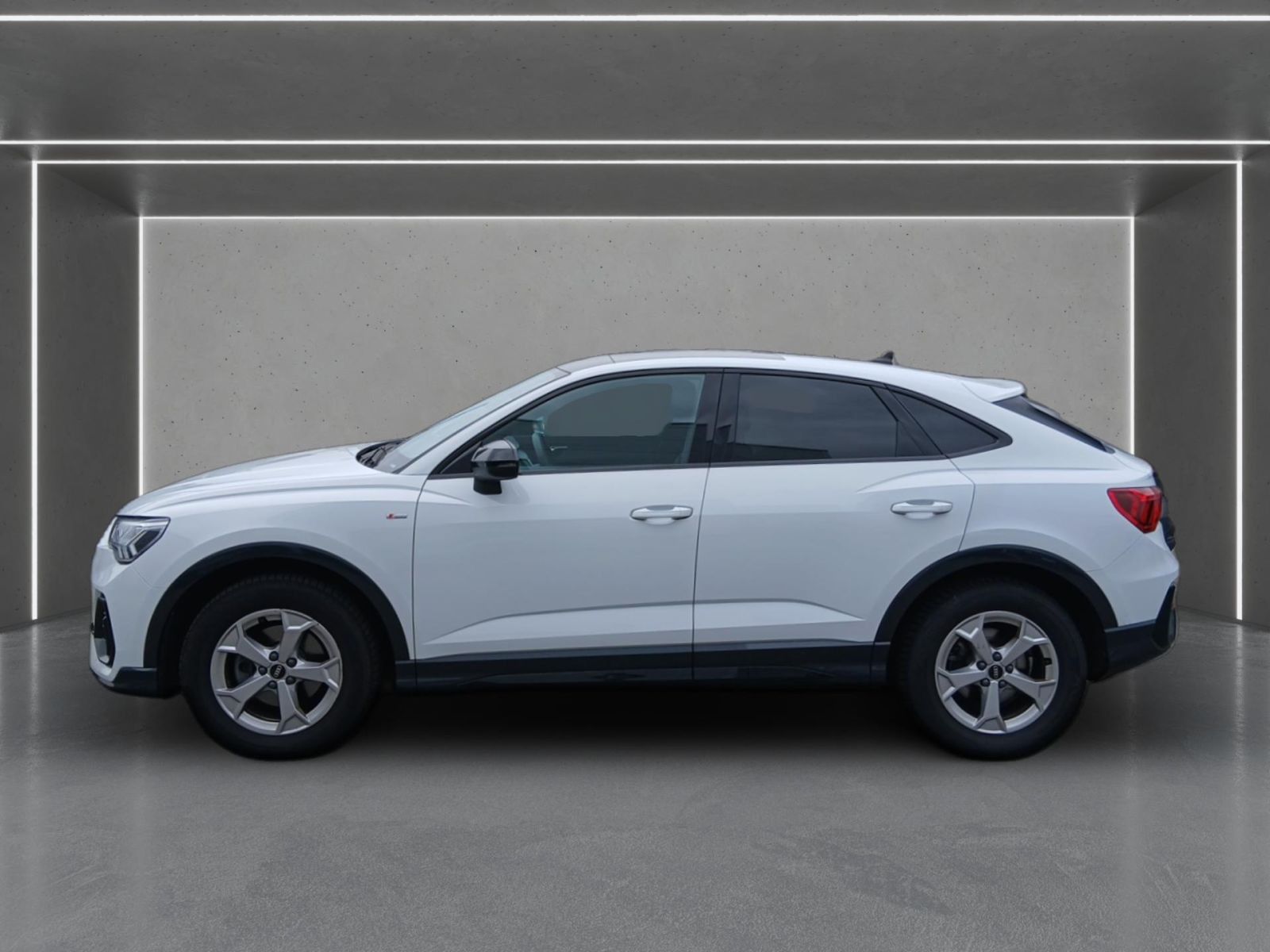 Audi Q3 2025 г. Белый, пробег 20001 км