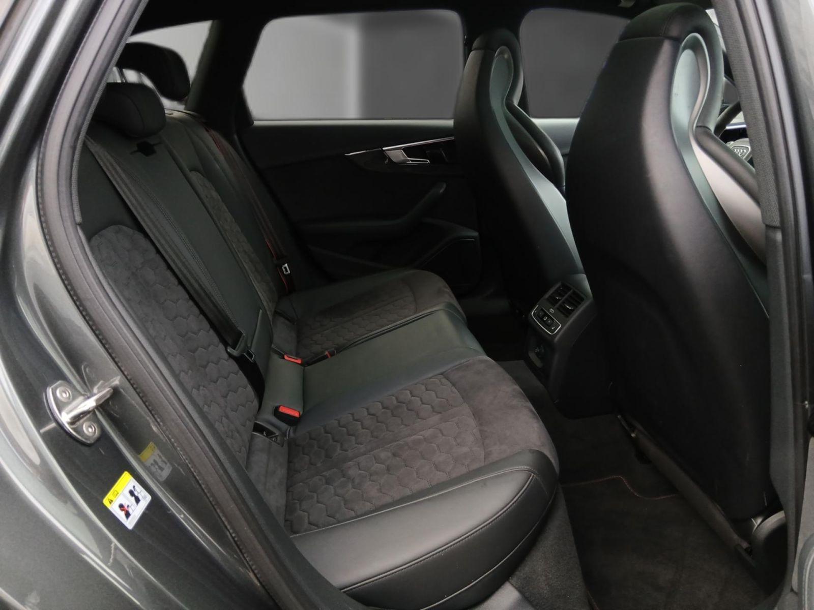 Audi RS4 2024 г. Серый, пробег 51050 км