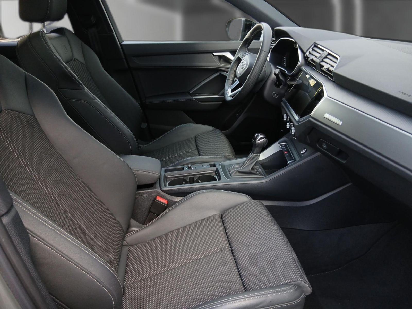 Audi Q3 2025 г. Серый, пробег 20229 км