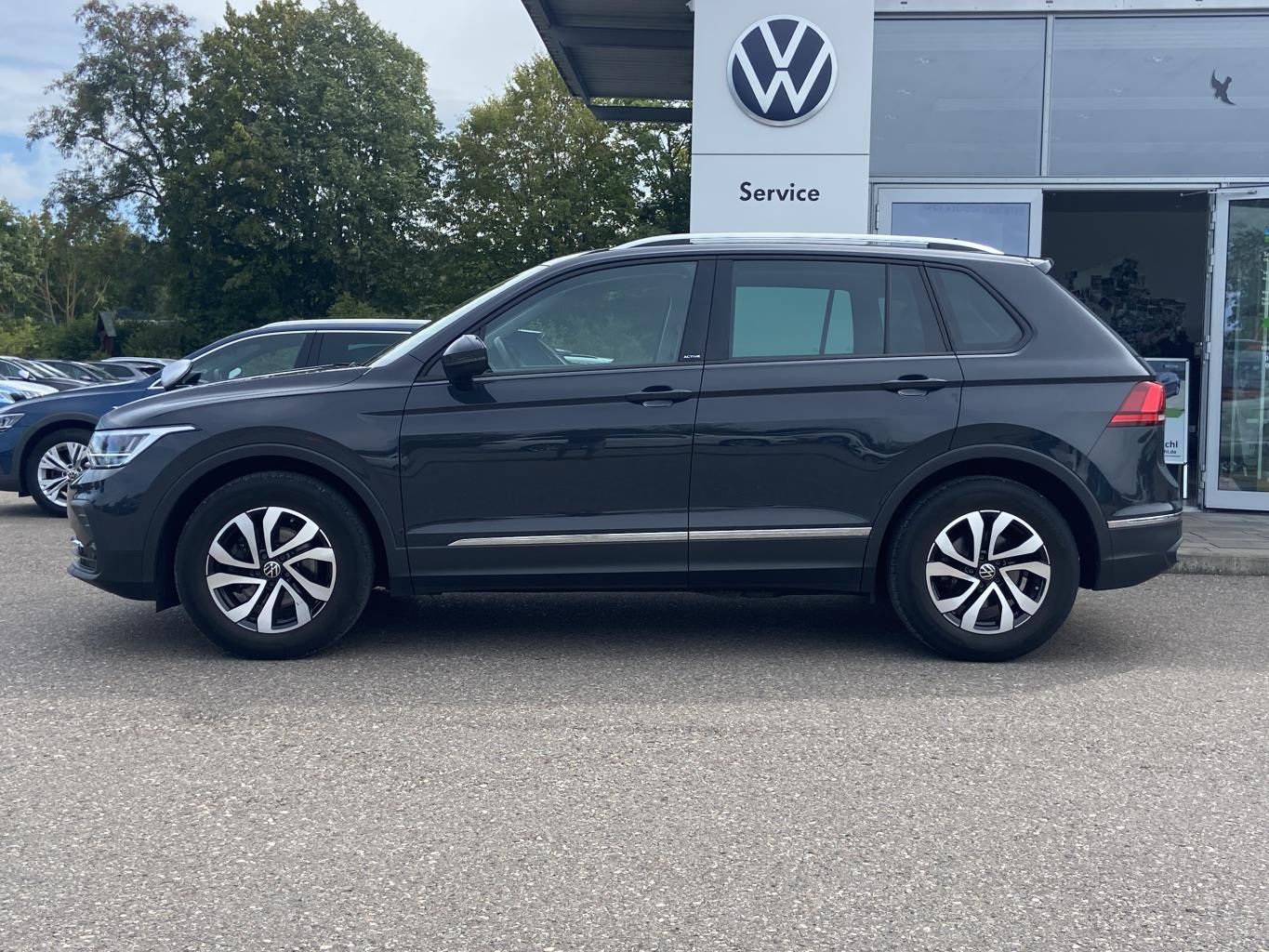 Volkswagen Tiguan 2022 г. Серый, пробег 27539 км