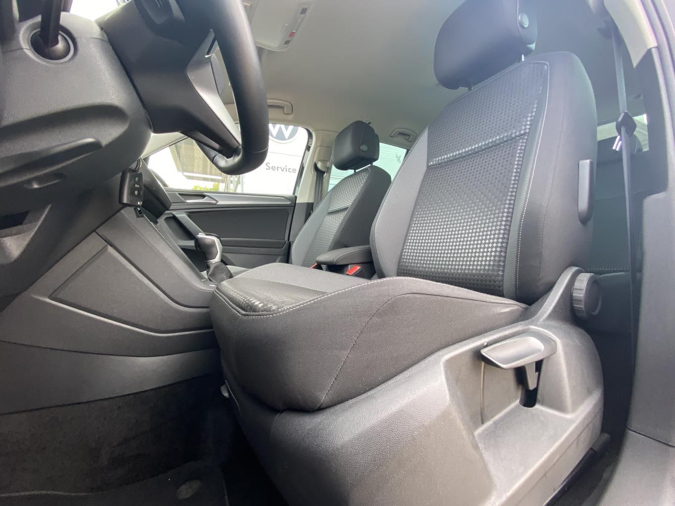 Volkswagen Tiguan 2022 г. Серый, пробег 27539 км