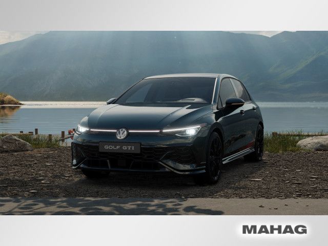 Volkswagen Golf 2026 г. Зелёный, пробег 3000 км