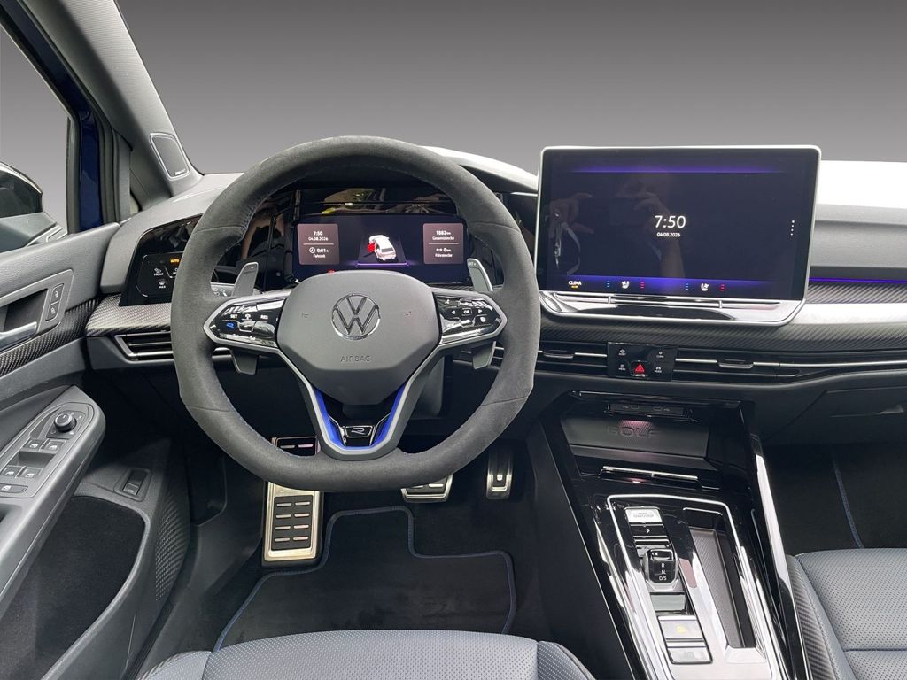 Volkswagen Golf 2026 г. Синий, пробег 3500 км