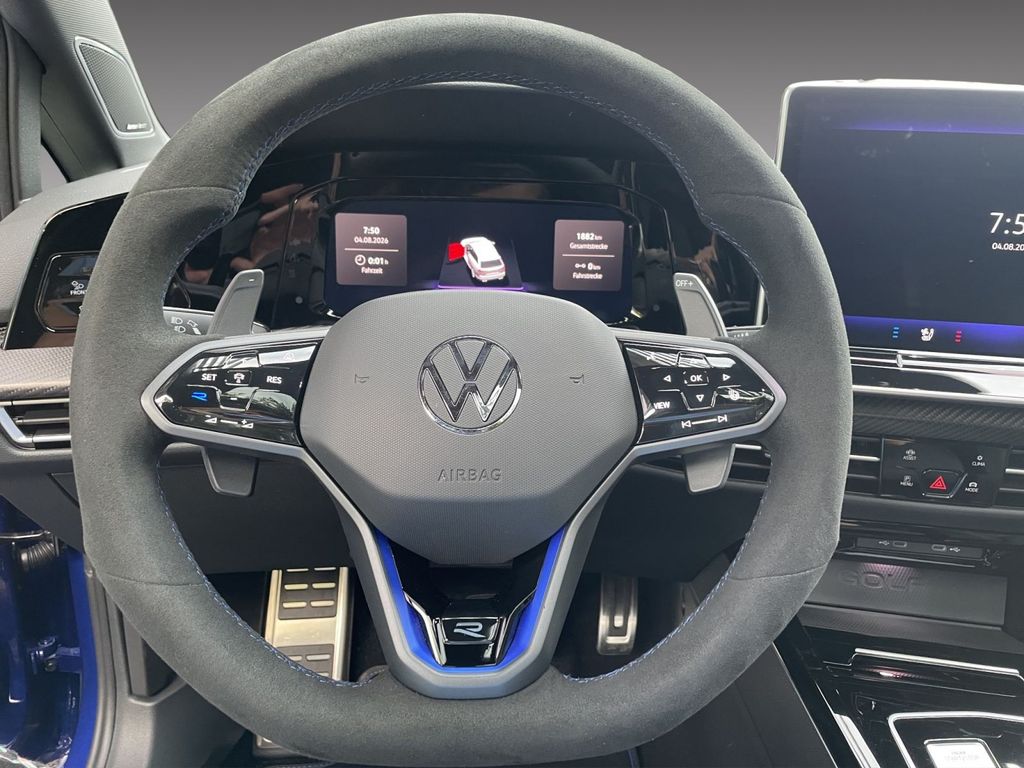 Volkswagen Golf 2026 г. Синий, пробег 3500 км