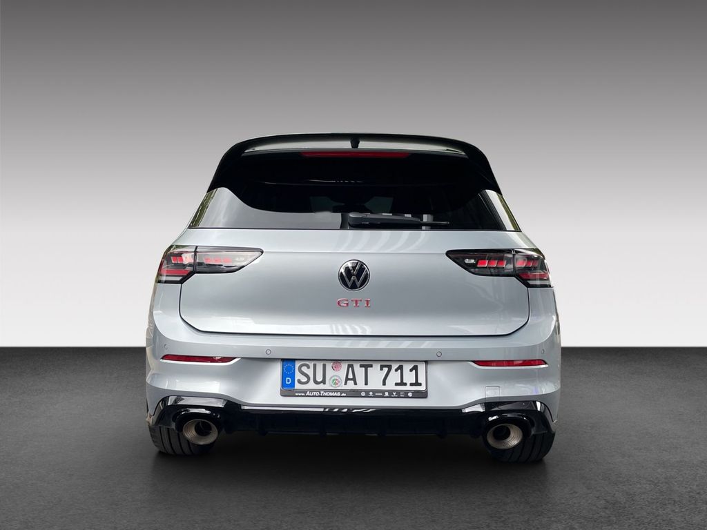 Volkswagen Golf 2026 г. Красный, пробег 1500 км