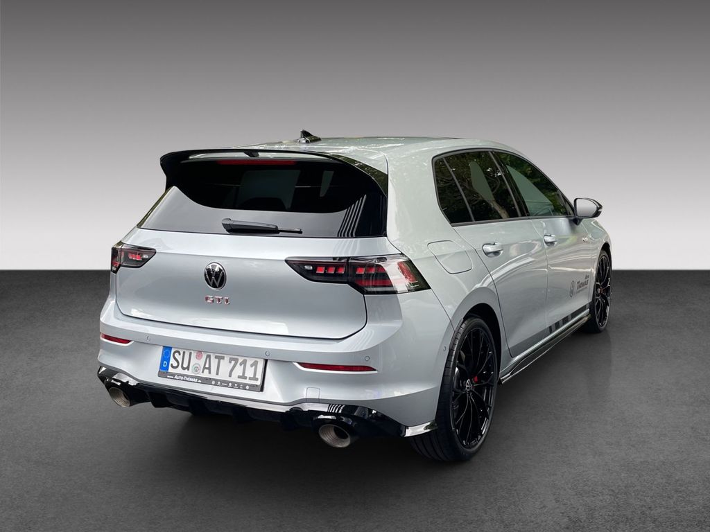 Volkswagen Golf 2026 г. Красный, пробег 1500 км