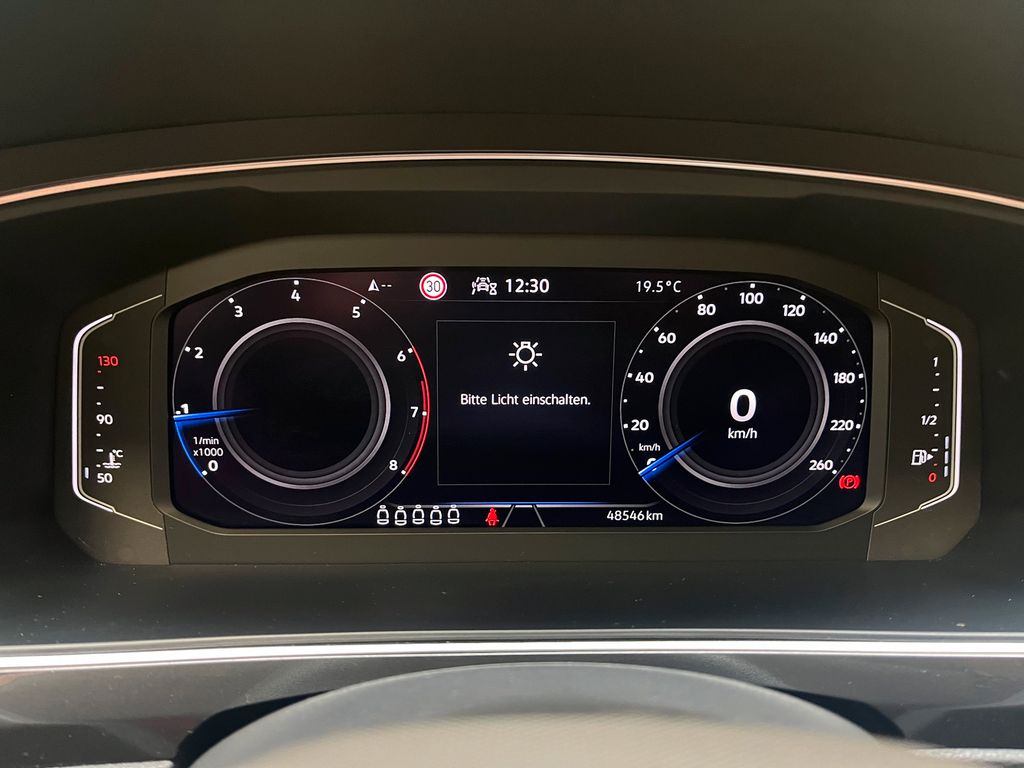 Volkswagen Tiguan 2022 г. Белый, пробег 48546 км