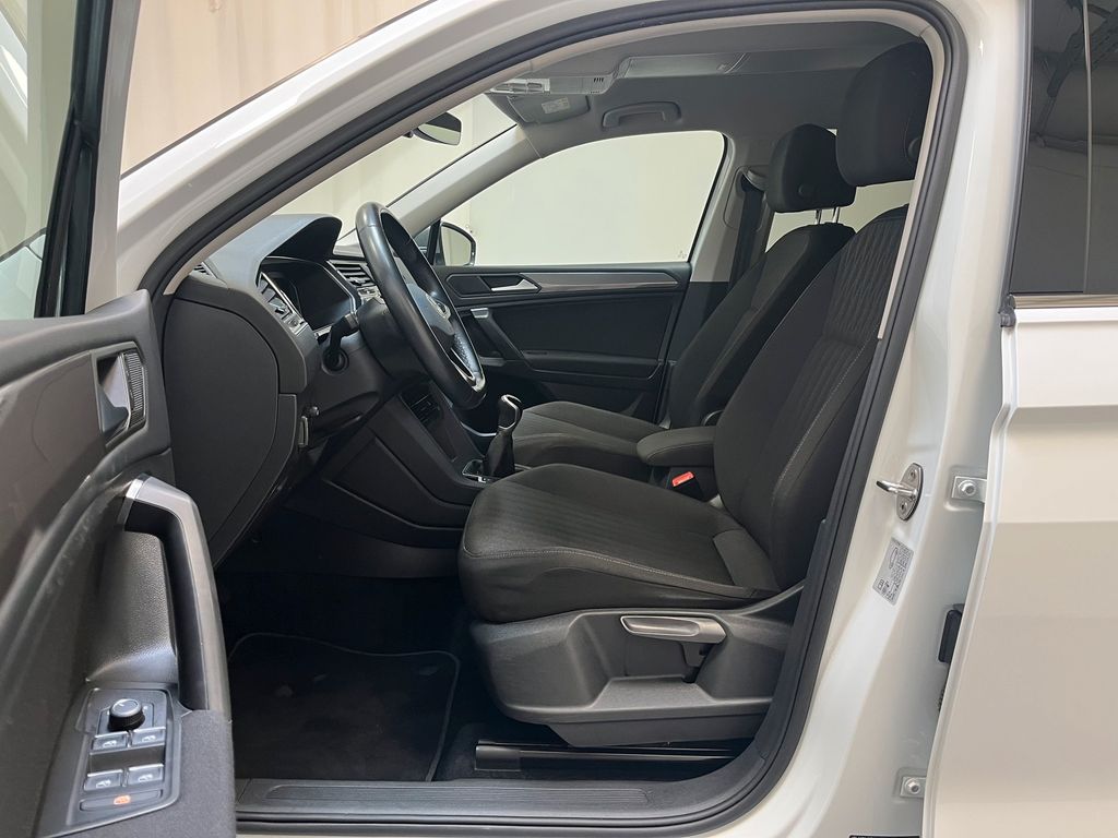 Volkswagen Tiguan 2022 г. Белый, пробег 48546 км