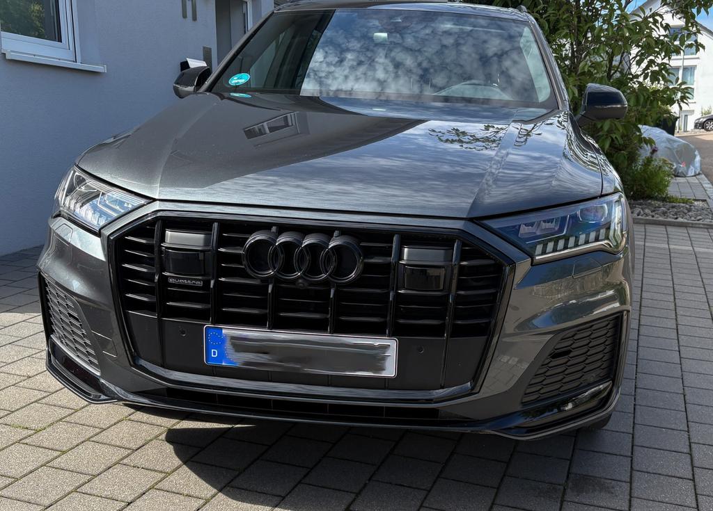 Audi Q7 2023 г. Серый, пробег 50500 км