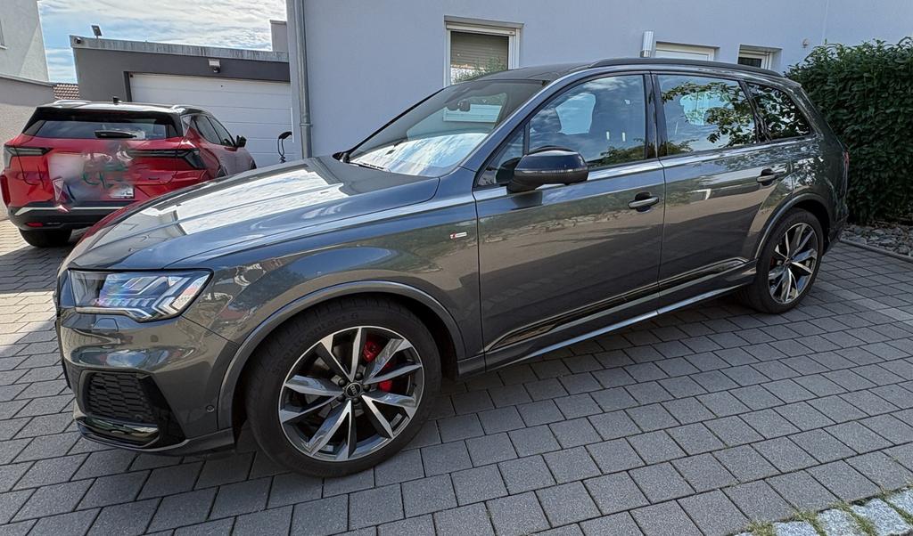 Audi Q7 2023 г. Серый, пробег 50500 км