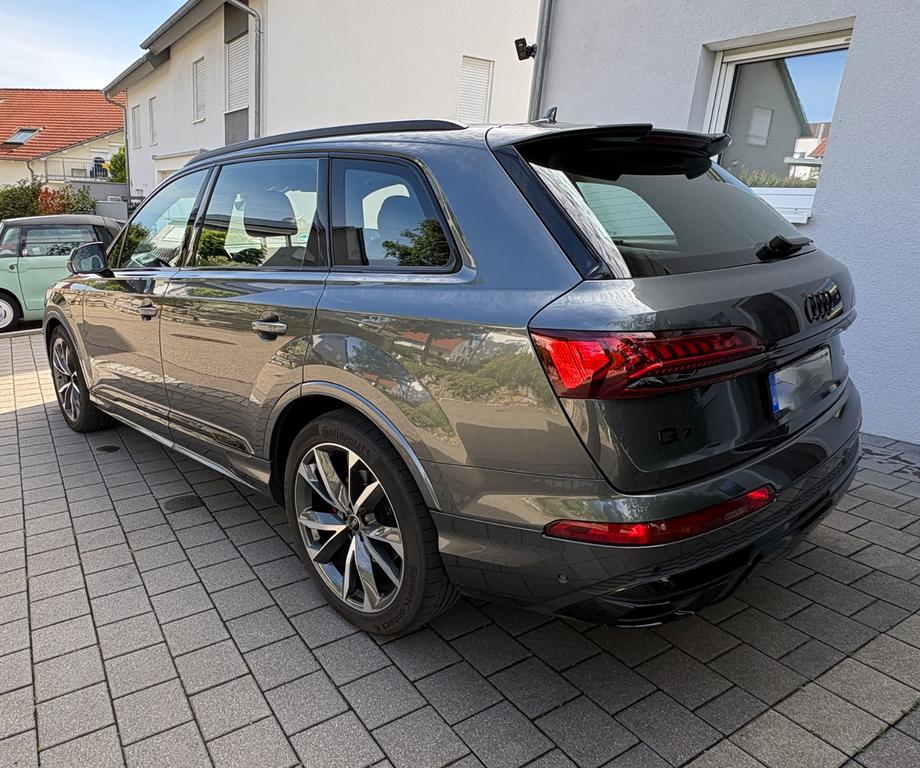 Audi Q7 2023 г. Серый, пробег 50500 км