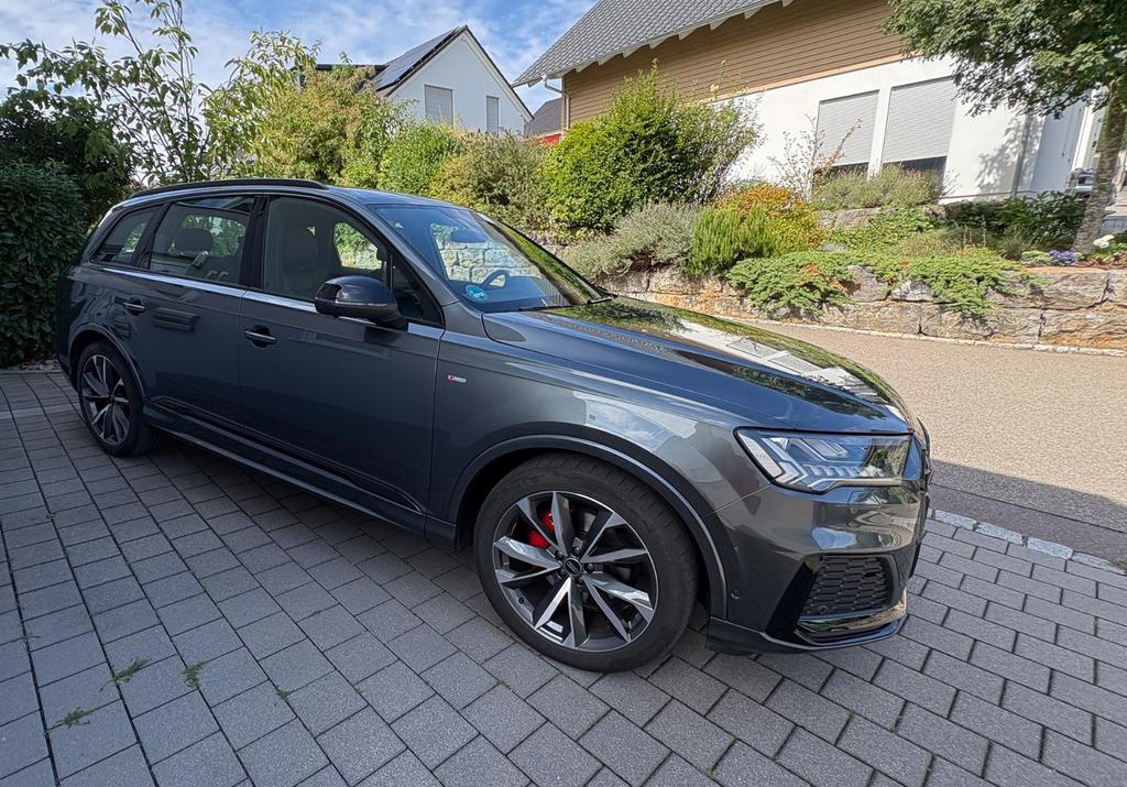 Audi Q7 2023 г. Серый, пробег 50500 км