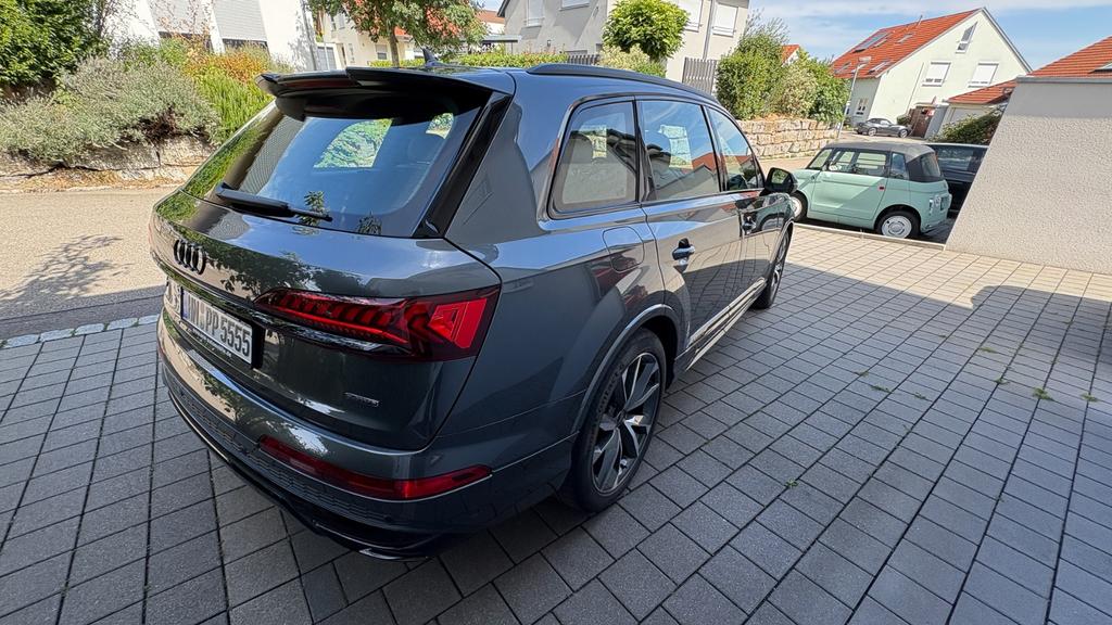 Audi Q7 2023 г. Серый, пробег 50500 км