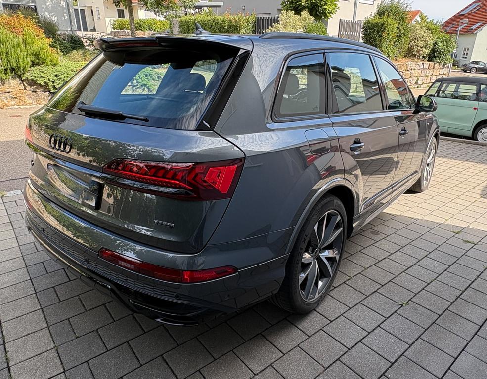 Audi Q7 2023 г. Серый, пробег 50500 км