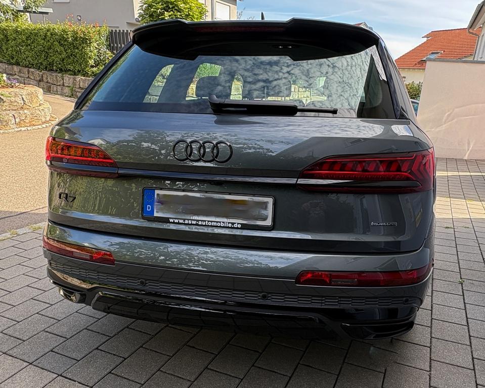 Audi Q7 2023 г. Серый, пробег 50500 км