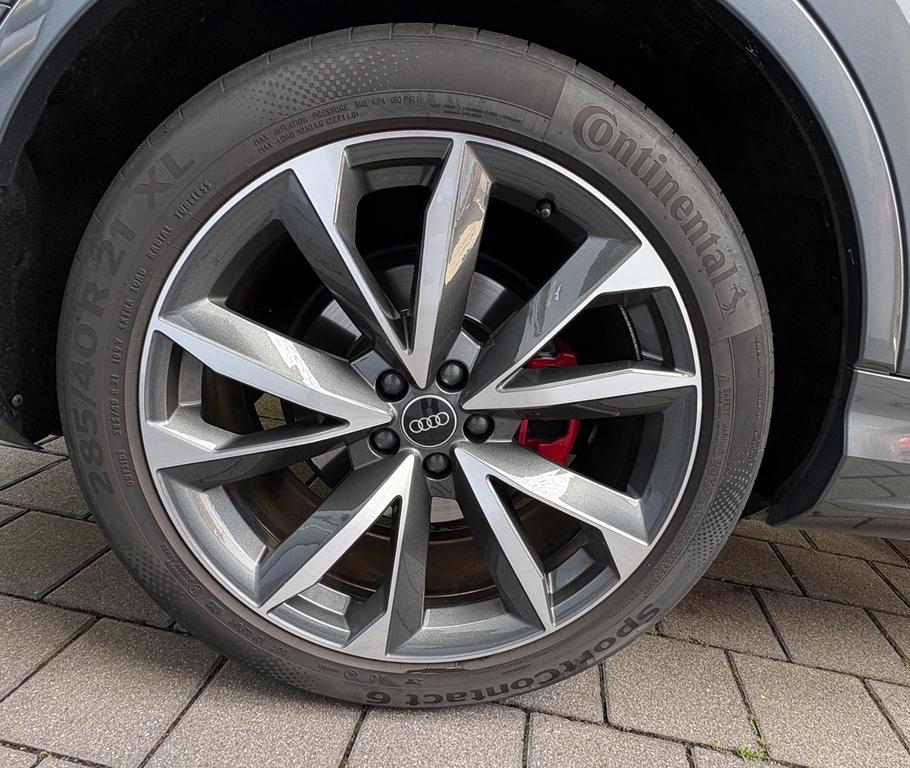 Audi Q7 2023 г. Серый, пробег 50500 км