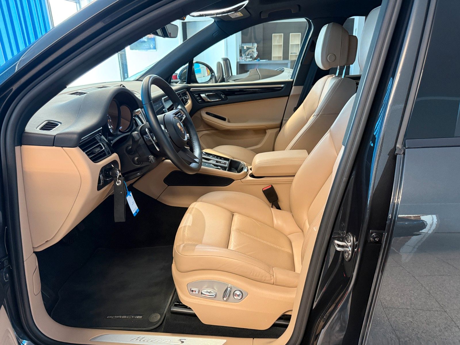 Porsche Macan 2024 г. Серый, пробег 47500 км