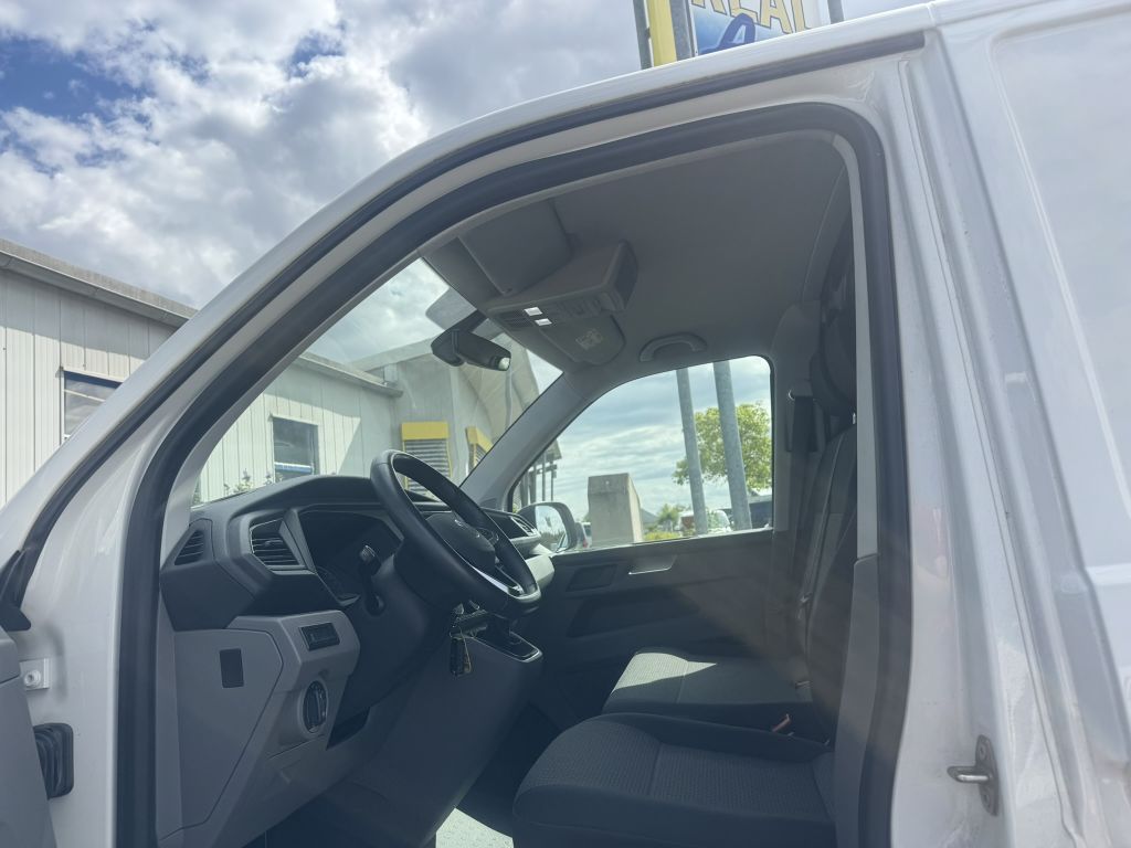 Volkswagen T6 TRANSPORTER 2023 г. Белый, пробег 43000 км