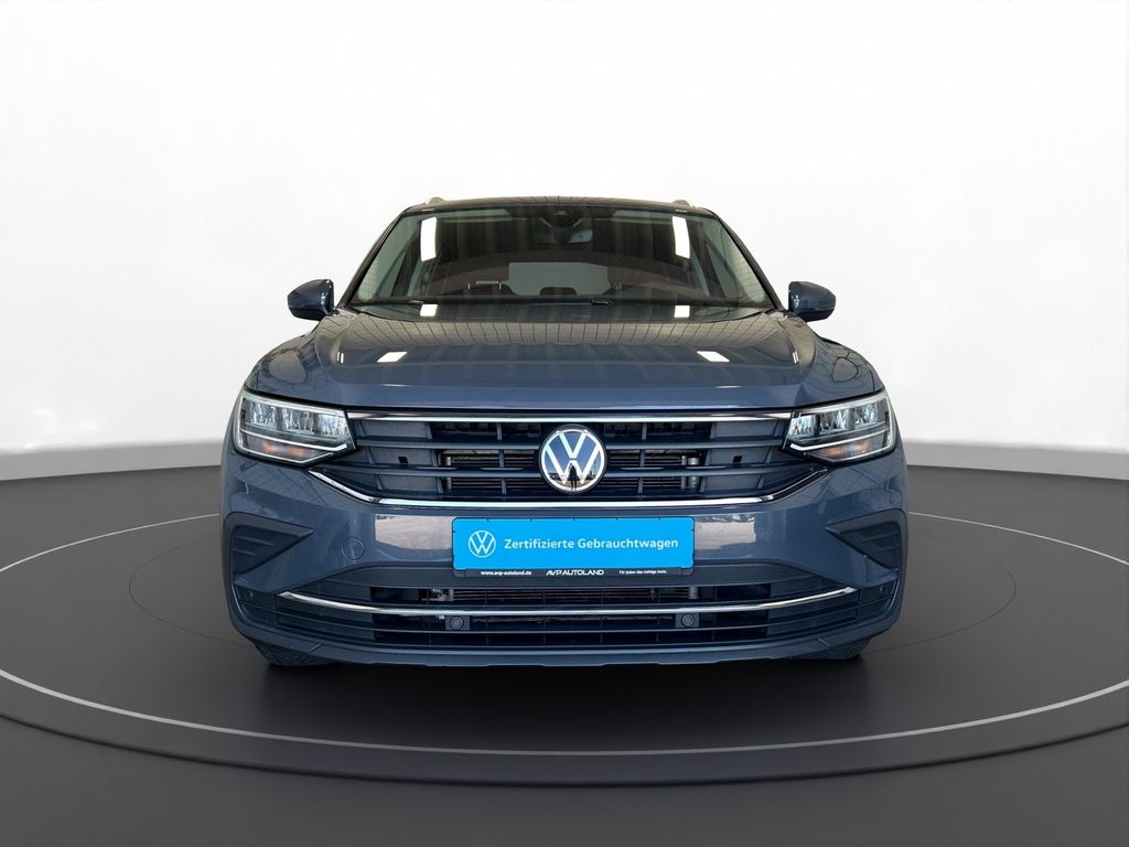 Volkswagen Tiguan 2022 г. Серый, пробег 52764 км