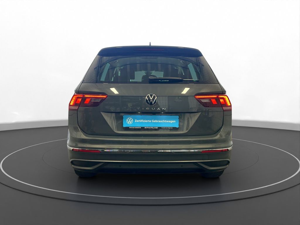 Volkswagen Tiguan 2022 г. Серый, пробег 52764 км