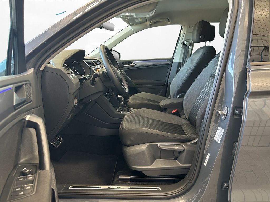 Volkswagen Tiguan 2022 г. Серый, пробег 52764 км