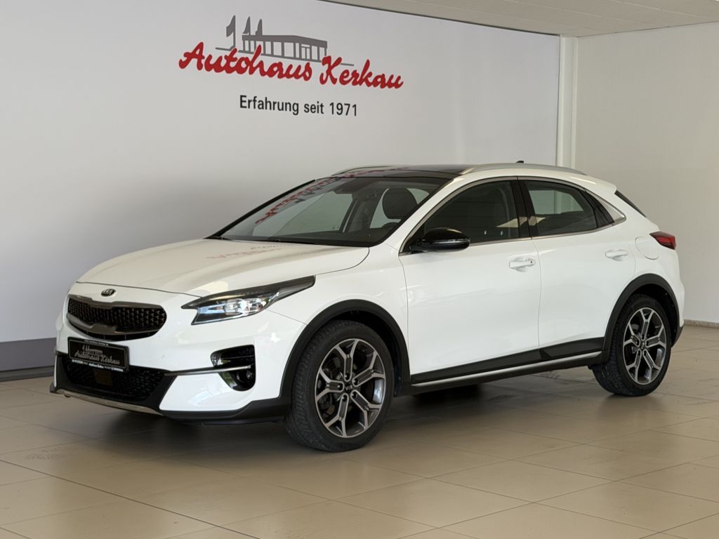 Kia XCeed 2021 г. Белый, пробег 53500 км