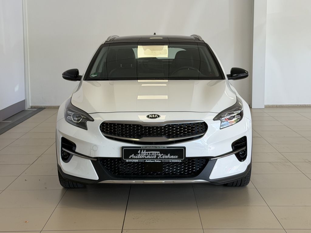 Kia XCeed 2021 г. Белый, пробег 53500 км