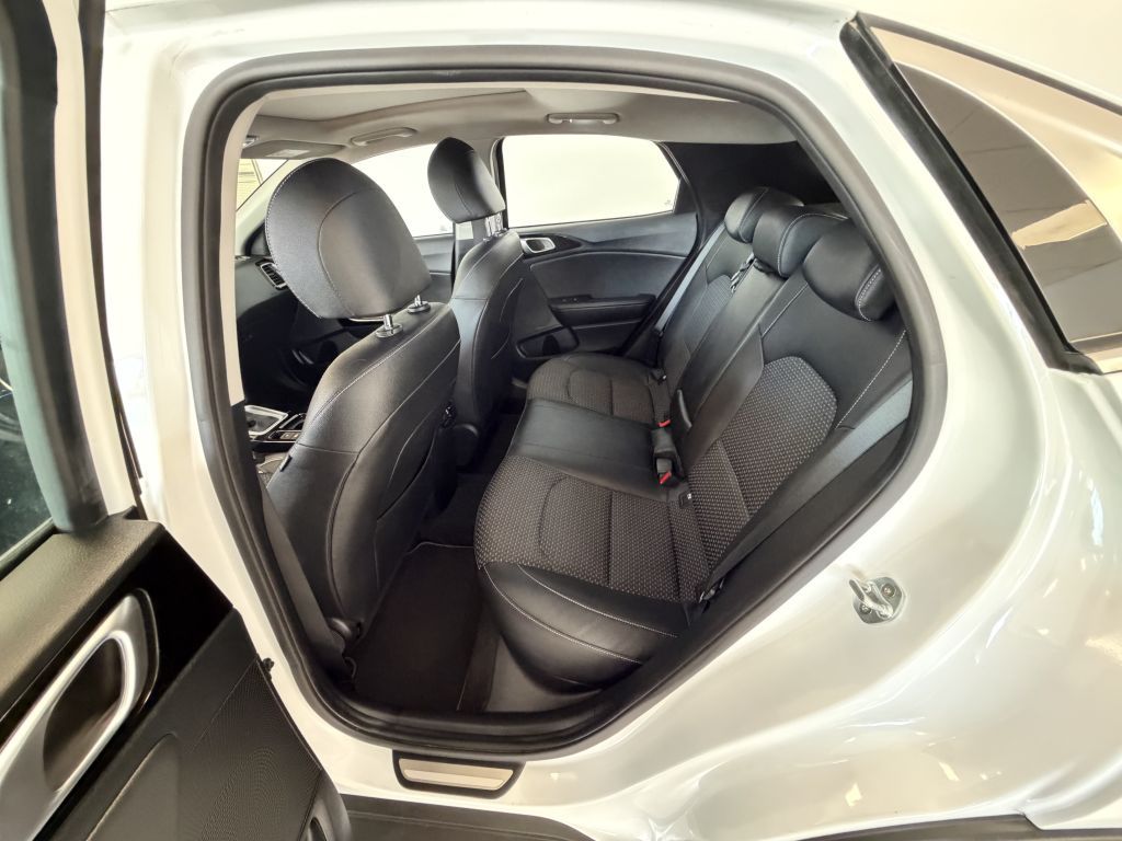 Kia XCeed 2021 г. Белый, пробег 53500 км