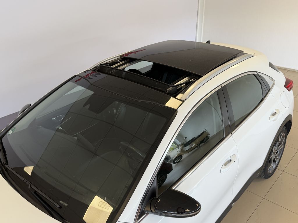 Kia XCeed 2021 г. Белый, пробег 53500 км