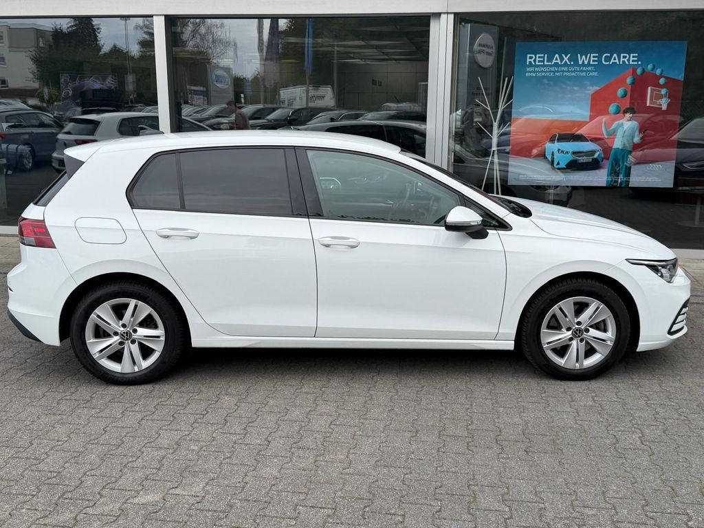 Volkswagen Golf 2023 г. Белый, пробег 49112 км