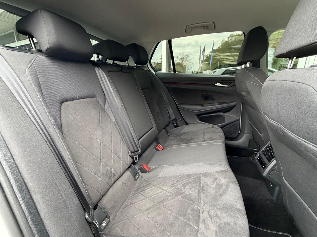 Volkswagen Golf 2023 г. Белый, пробег 49112 км
