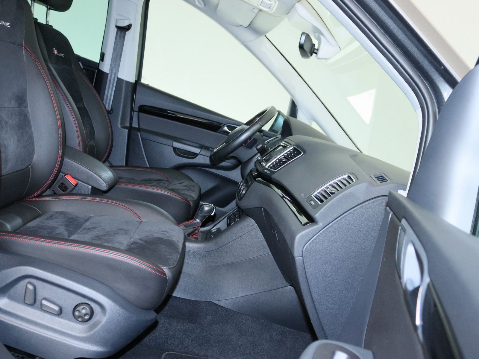 SEAT Alhambra 2022 г. Серый, пробег 48283 км
