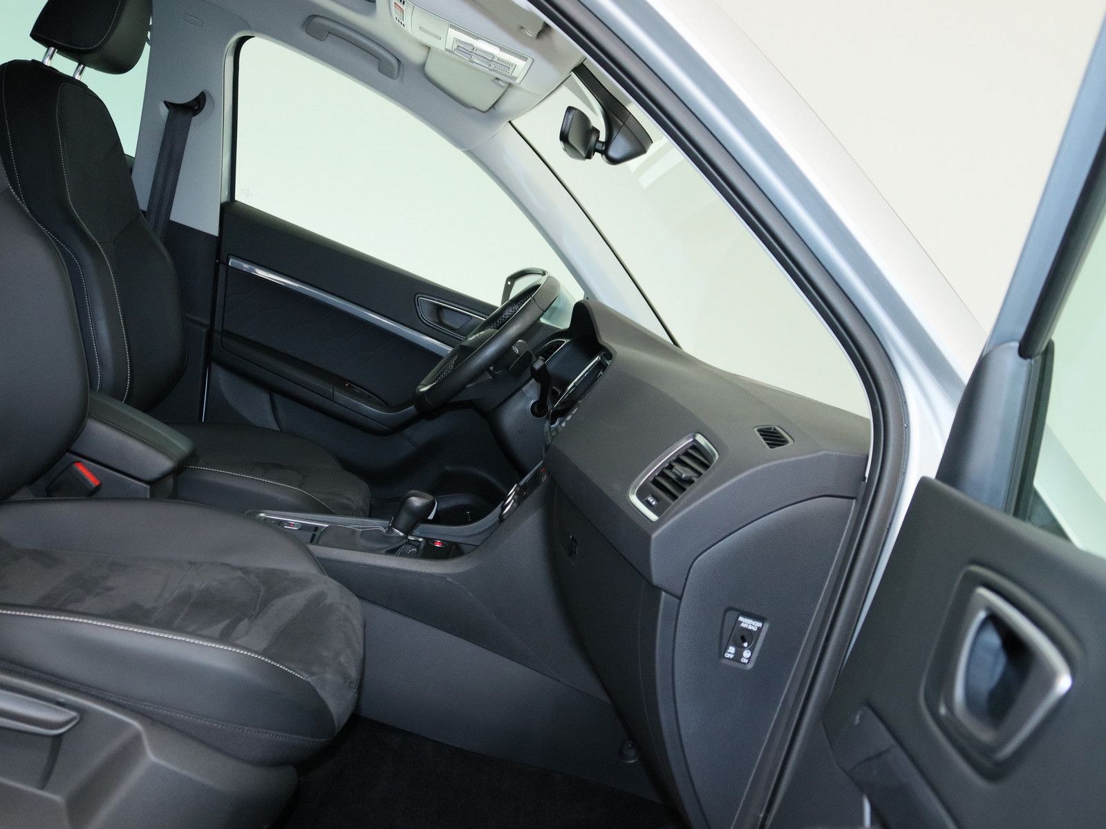 SEAT Ateca 2022 г. Серебристый, пробег 40237 км