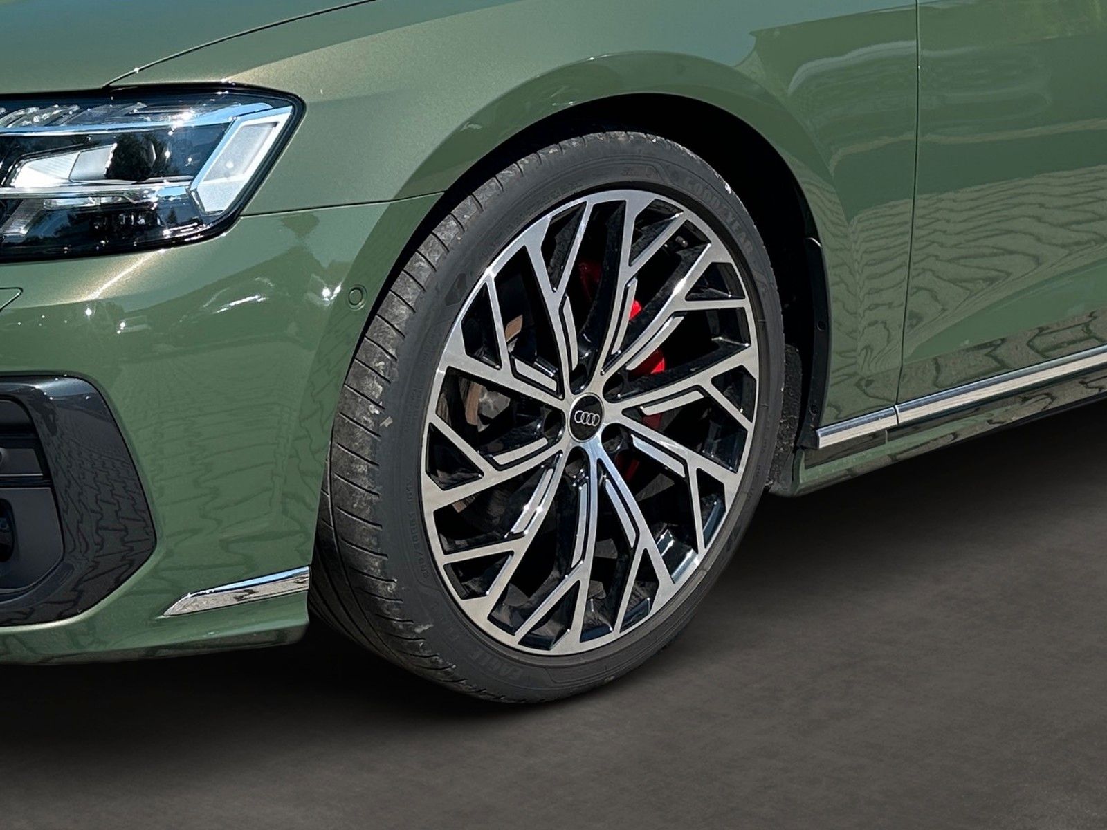 Audi A8 2023 г. Зелёный, пробег 40100 км