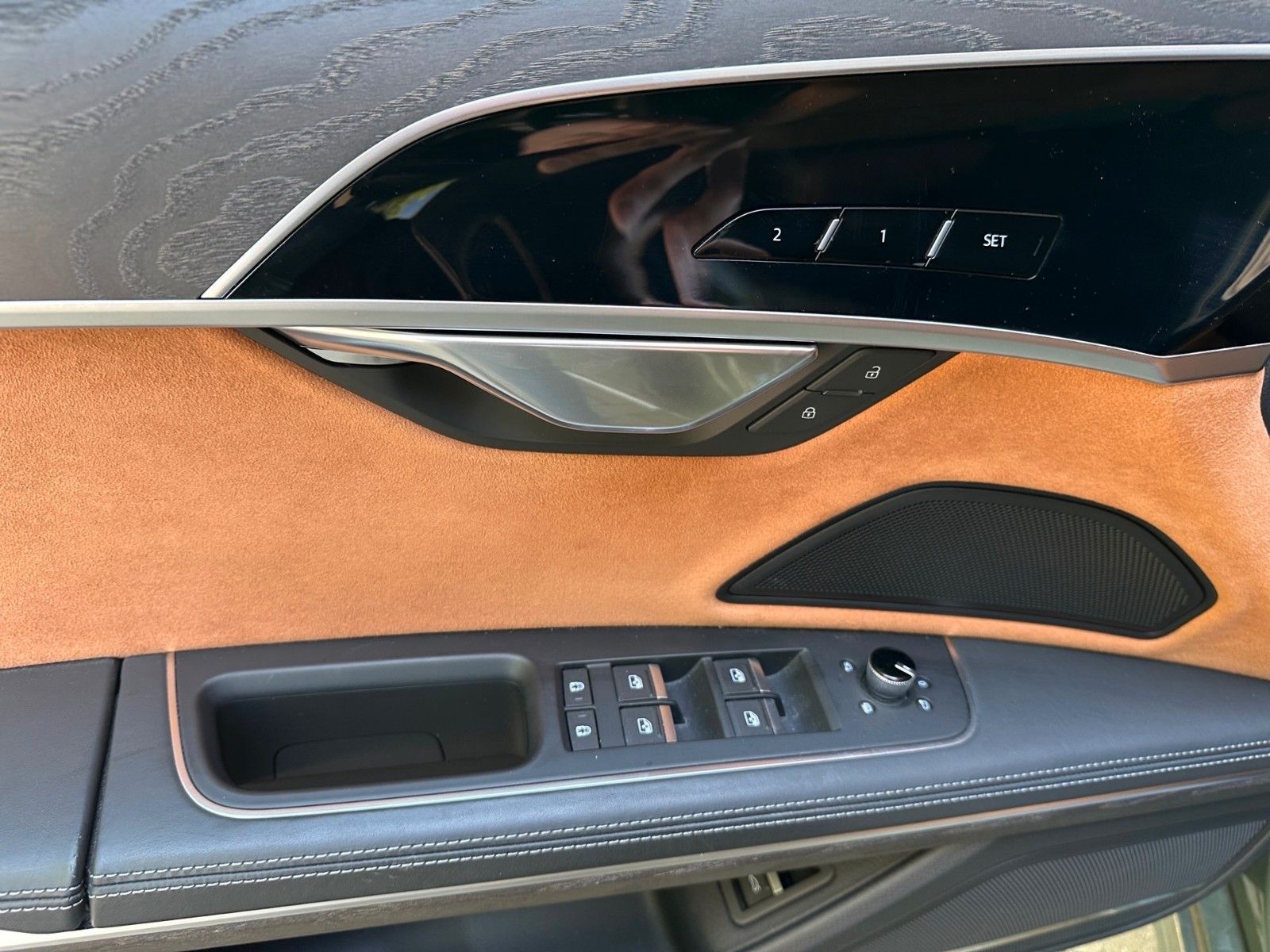 Audi A8 2023 г. Зелёный, пробег 40100 км