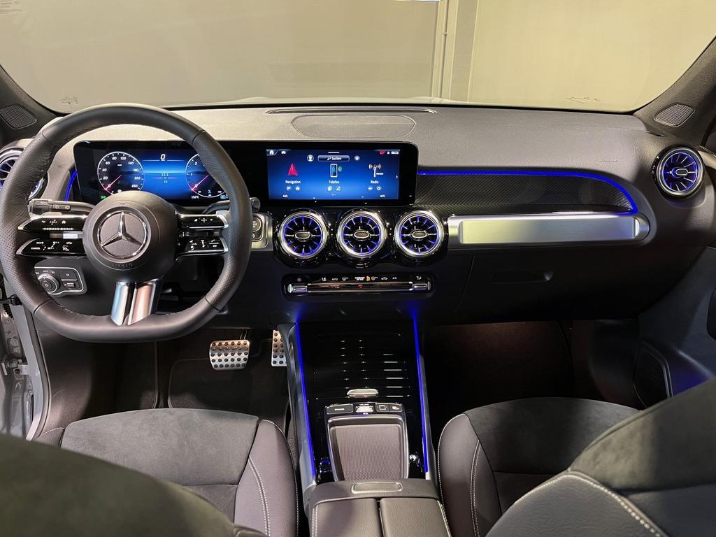 Mercedes-Benz GLB 220 2025 г. Серый, пробег 14000 км