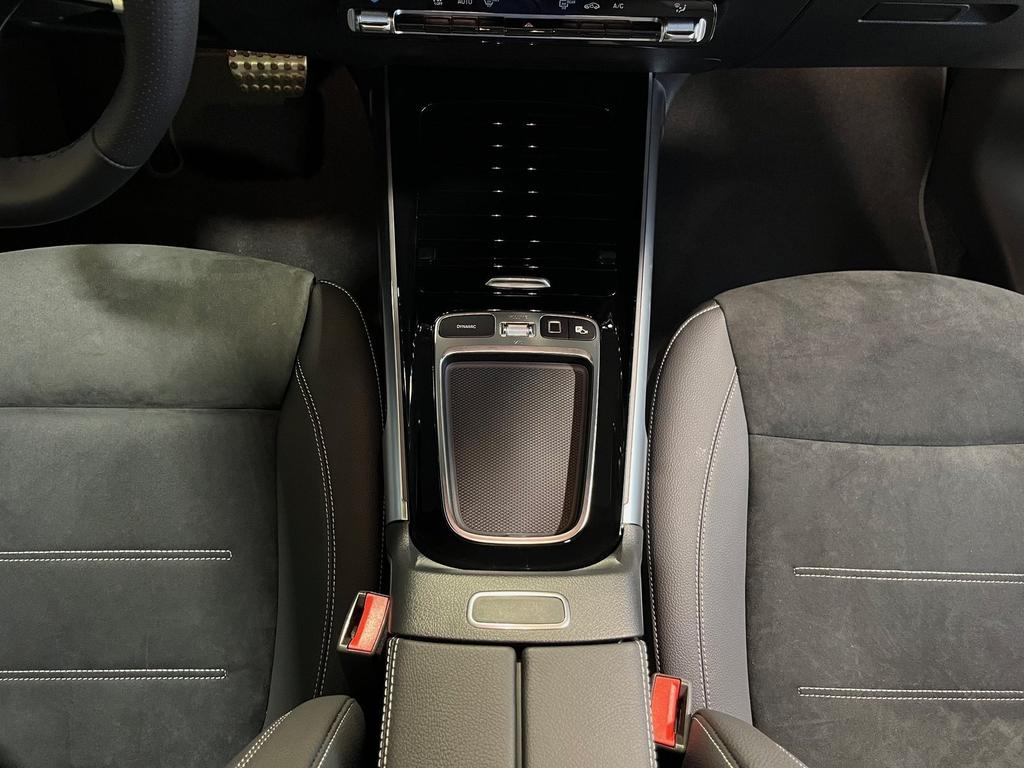 Mercedes-Benz GLB 220 2025 г. Серый, пробег 14000 км