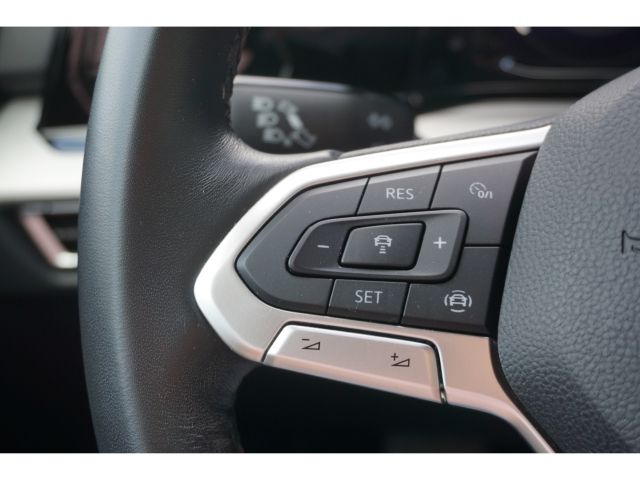 Volkswagen Golf 2023 г. Чёрный, пробег 37000 км