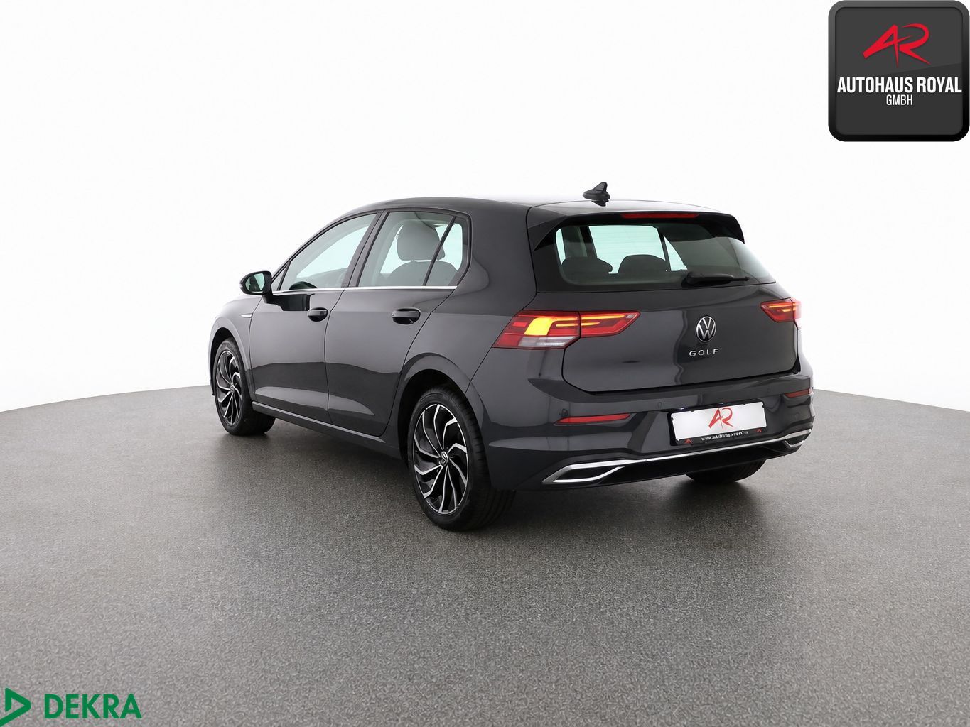 Volkswagen Golf 2024 г. Серый, пробег 45112 км