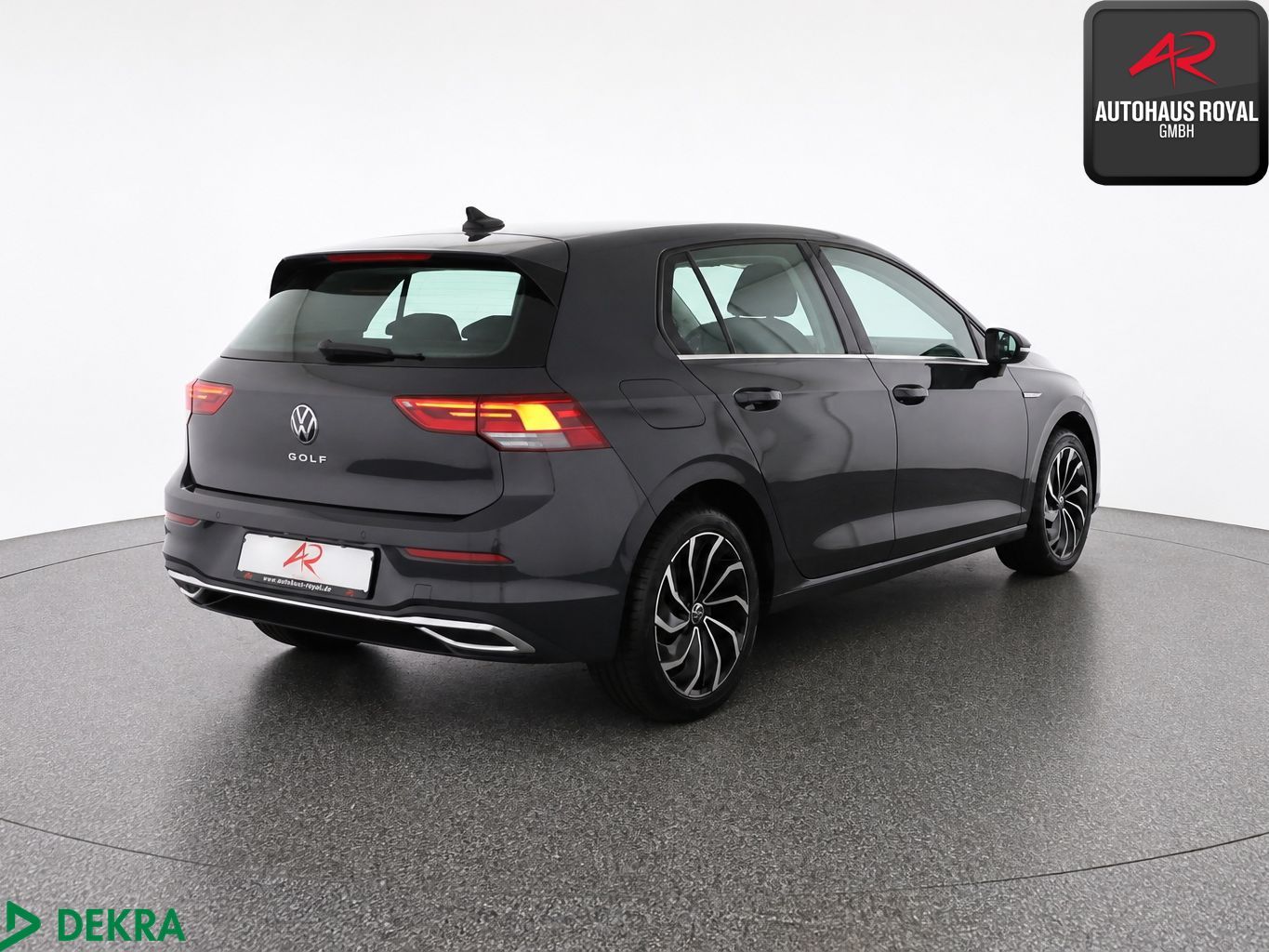 Volkswagen Golf 2024 г. Серый, пробег 45112 км