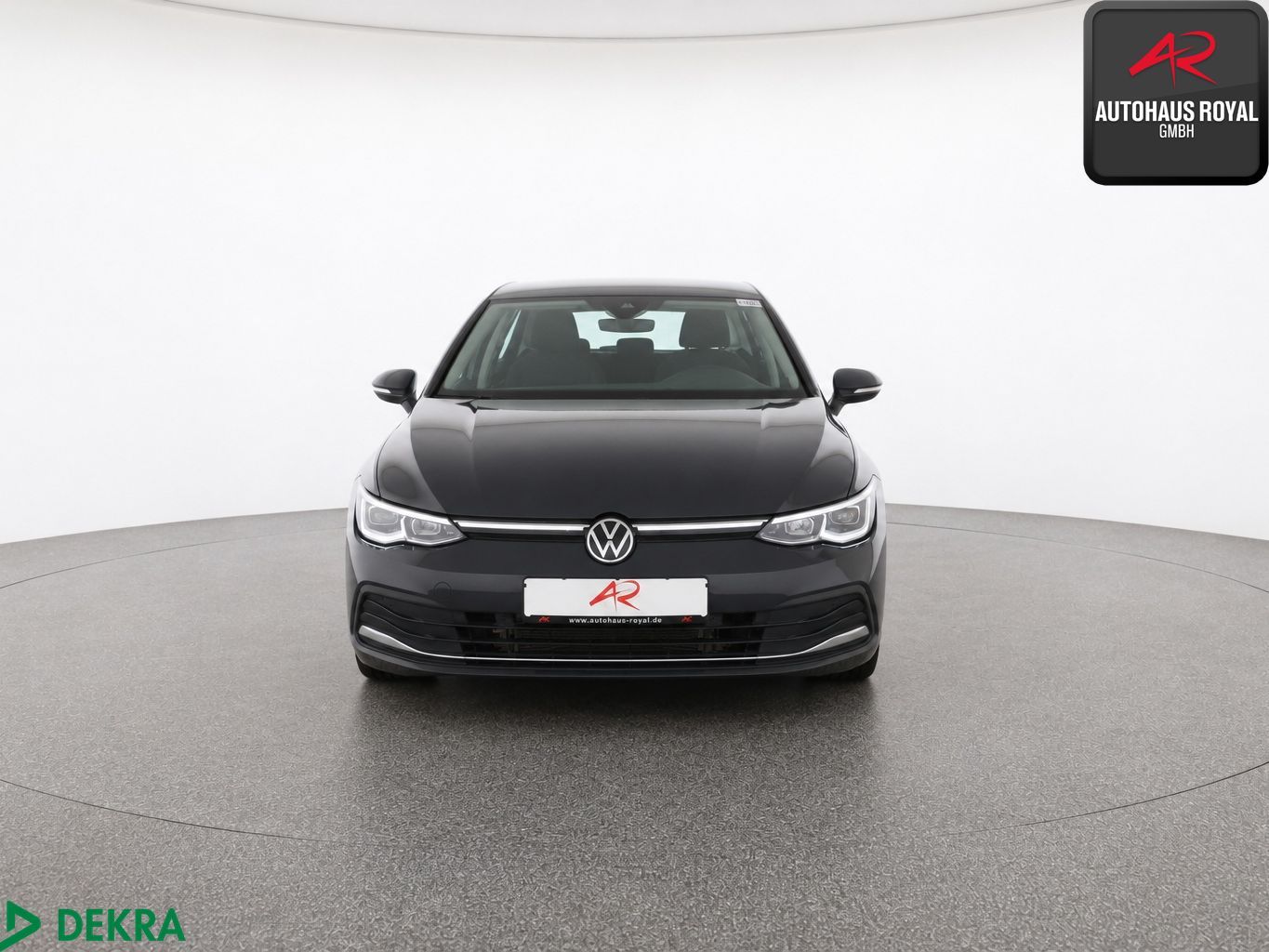 Volkswagen Golf 2024 г. Серый, пробег 45112 км