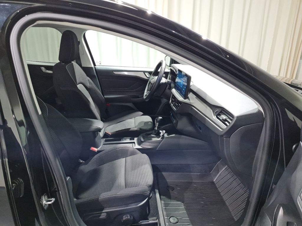 Ford Focus 2023 г. Чёрный, пробег 42534 км